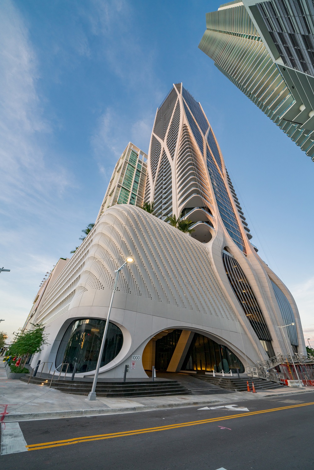 One Thousand Museum – жилая башня в Майами высотой 216 метров