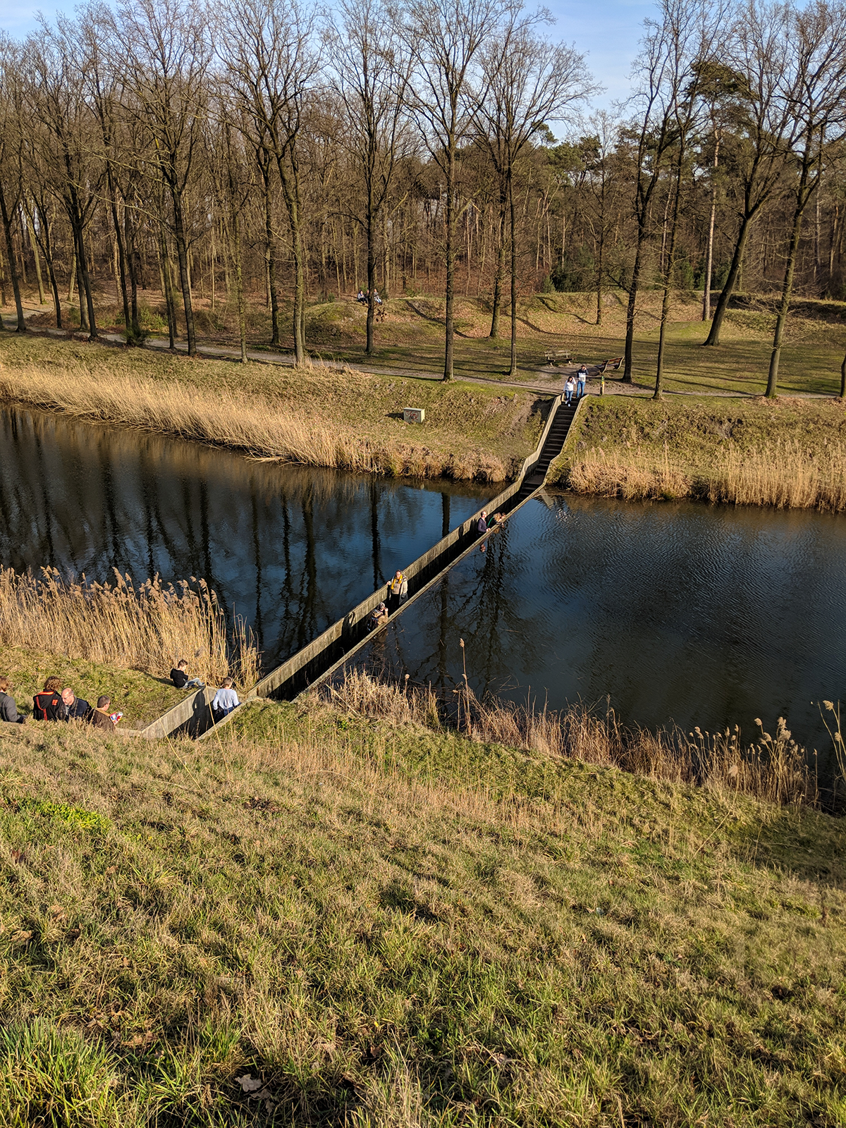 Мост ниже уровня воды
