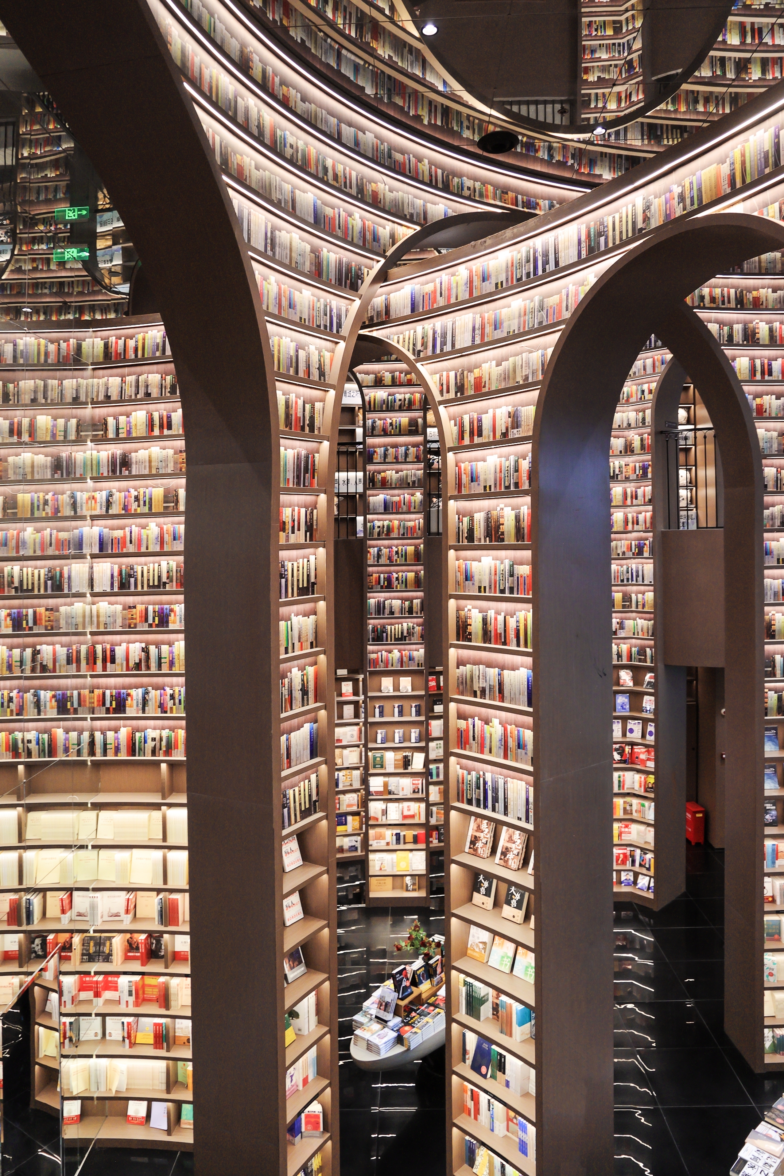 Пространство без границ: необычный книжный магазин в Китае 