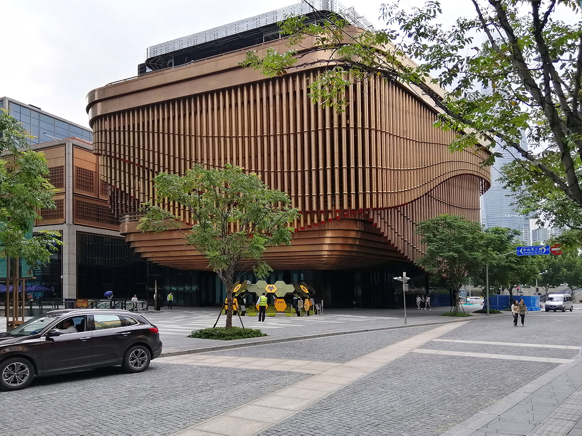 Кинетическая архитектура будущего: динамический фасад финансового центра в Шанхае